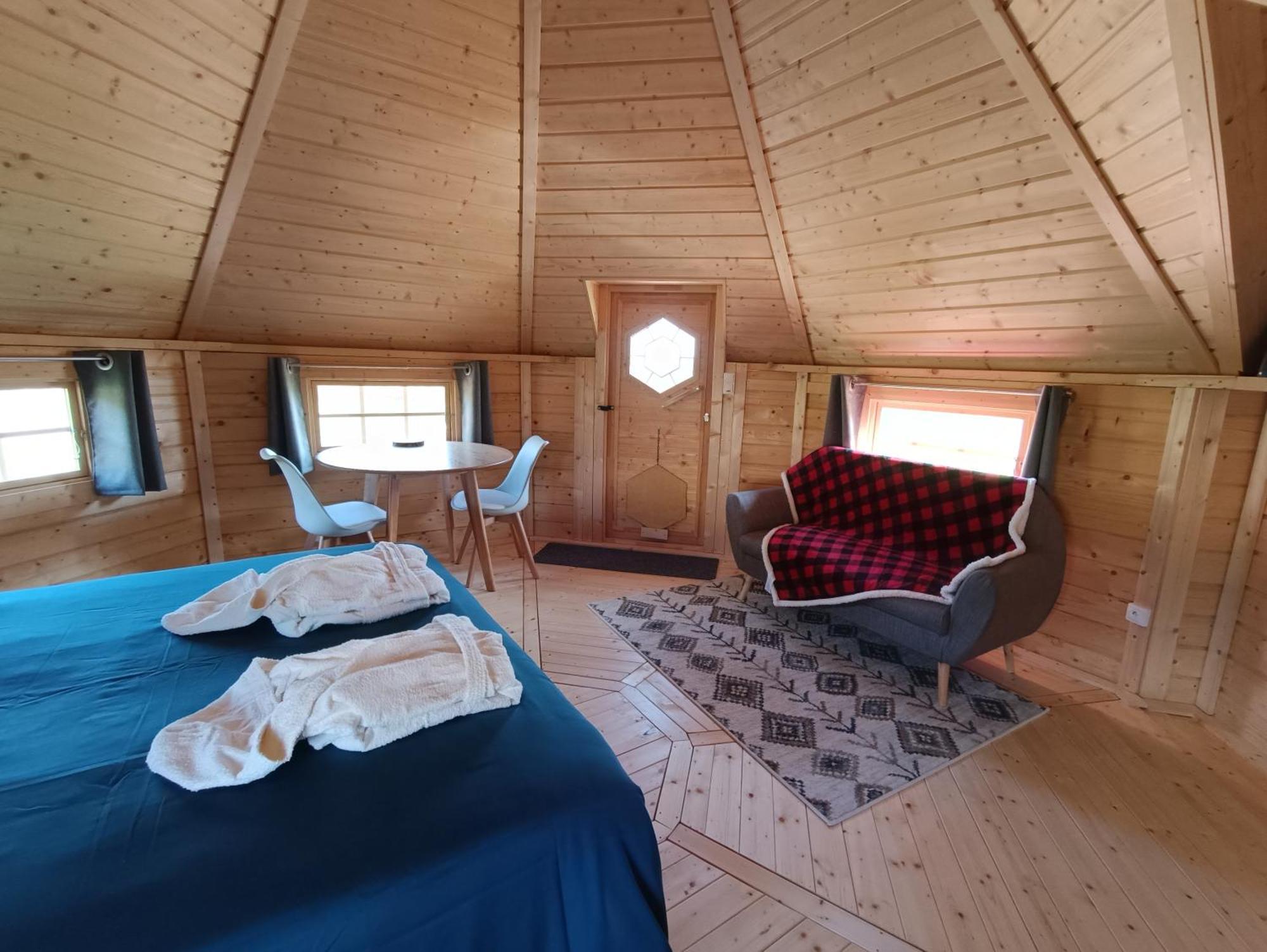 Les Cabanes Du Grand Nord Pradines  Εξωτερικό φωτογραφία